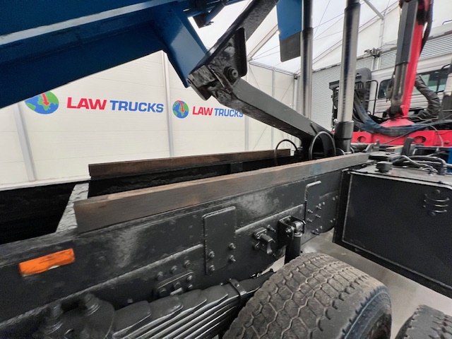 Volvo FM 460 8×4 Steel Tipper Grab