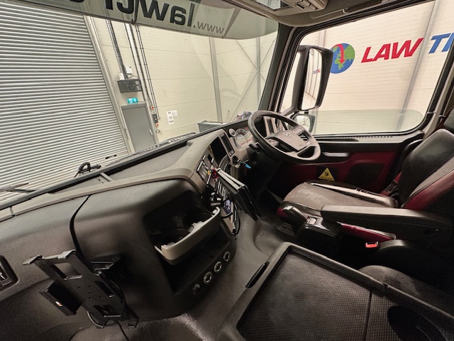 Volvo FM 410 8×4 Sleeper Cab Tar Spec Tipper