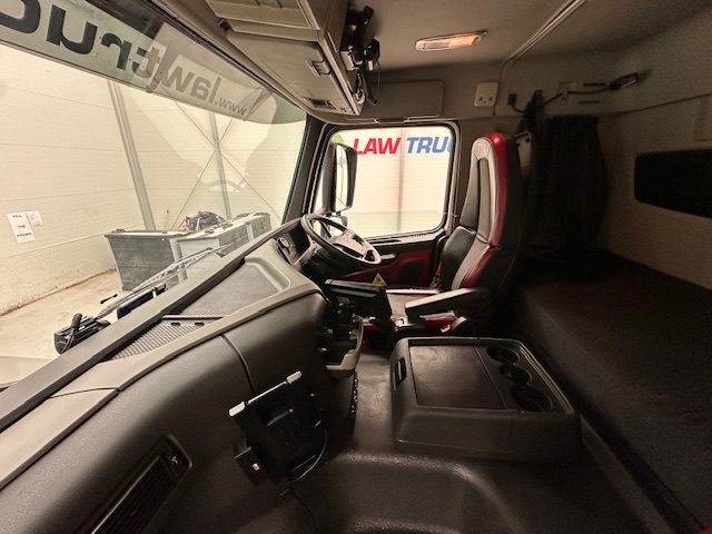 Volvo FM 410 8×4 Sleeper Cab Tar Spec Tipper