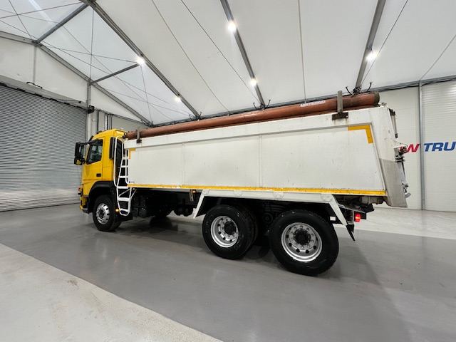 Volvo FM 300 6×4 Day Cab Tipper