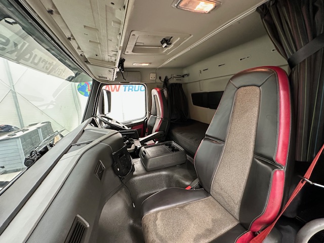 Volvo FM 410 8×4 Sleeper Cab Tar Spec Tipper