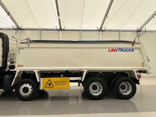 Volvo FM 410 8×4 Sleeper Cab Tar Spec Tipper