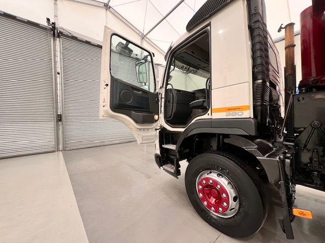 Volvo FMX 380 8×4 Day Cab Steel Tipper
