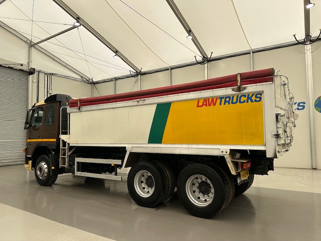 Volvo FM9 300 6×4 Sleeper Cab Tipper Manual