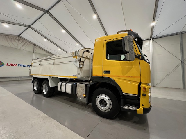 Volvo FM 300 6×4 Day Cab Tipper