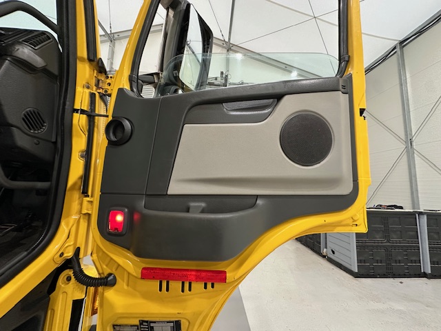 Volvo FM 300 6×4 Day Cab Tipper