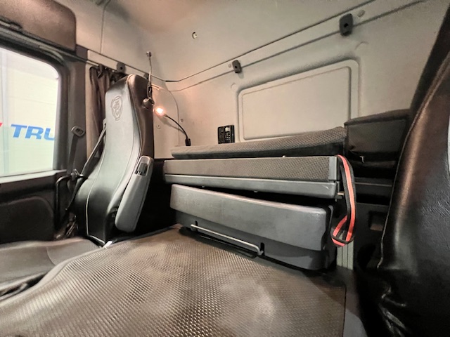 Scania P400 8×4 Sleeper Cab Steel Tipper