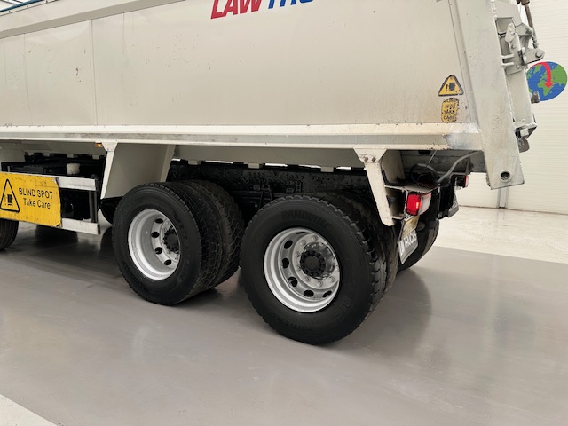 Volvo FM 410 8×4 Sleeper Cab Tar Spec Tipper