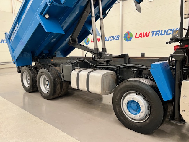 Volvo FM 460 8×4 Steel Tipper Grab