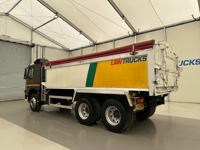 Volvo FM9 300 6×4 Sleeper Cab Tipper Manual