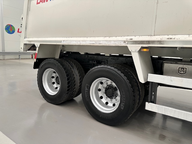 Volvo FM 410 8×4 Sleeper Cab Tar Spec Tipper
