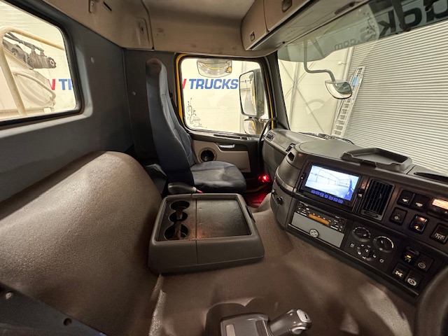 Volvo FM 300 6×4 Day Cab Tipper