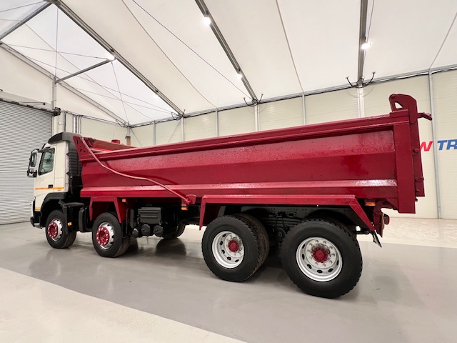 Volvo FMX 380 8×4 Day Cab Steel Tipper
