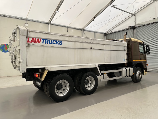 Volvo FM9 300 6×4 Sleeper Cab Tipper Manual