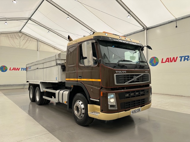 Volvo FM9 300 6×4 Sleeper Cab Tipper Manual