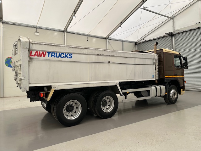 Volvo FM9 300 6×4 Sleeper Cab Tipper Manual