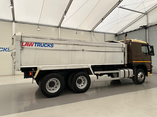 Volvo FM9 300 6×4 Sleeper Cab Tipper Manual