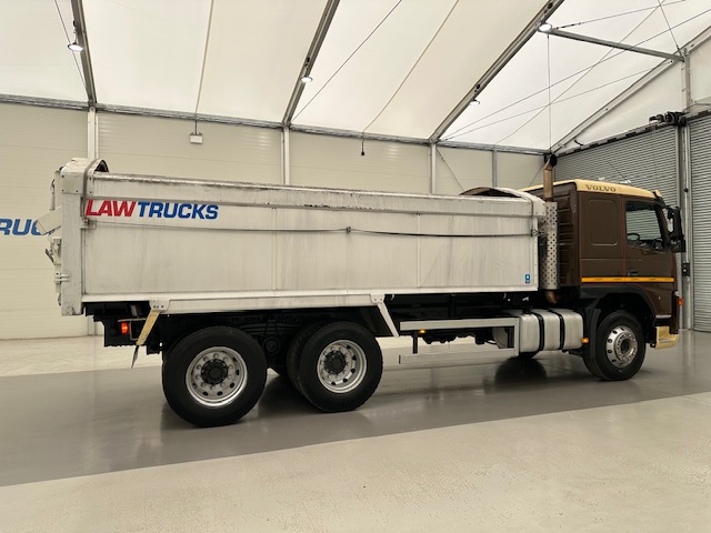 Volvo FM9 300 6×4 Sleeper Cab Tipper Manual