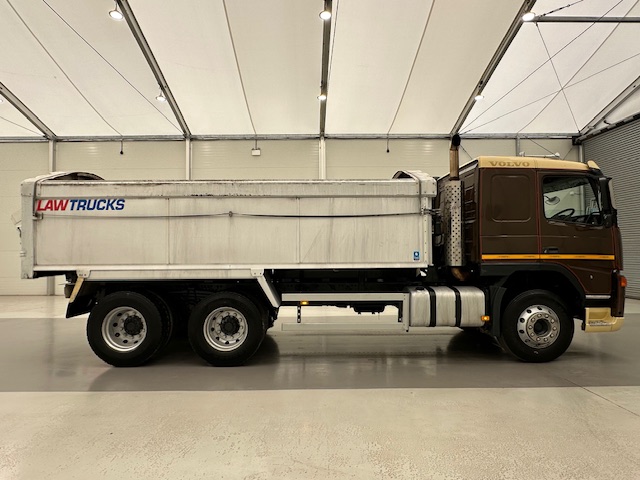 Volvo FM9 300 6×4 Sleeper Cab Tipper Manual