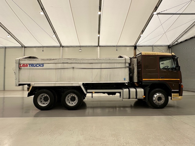 Volvo FM9 300 6×4 Sleeper Cab Tipper Manual