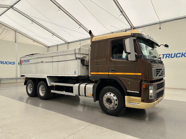 Volvo FM9 300 6×4 Sleeper Cab Tipper Manual