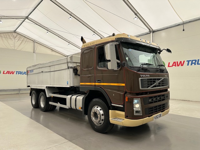 Volvo FM9 300 6×4 Sleeper Cab Tipper Manual
