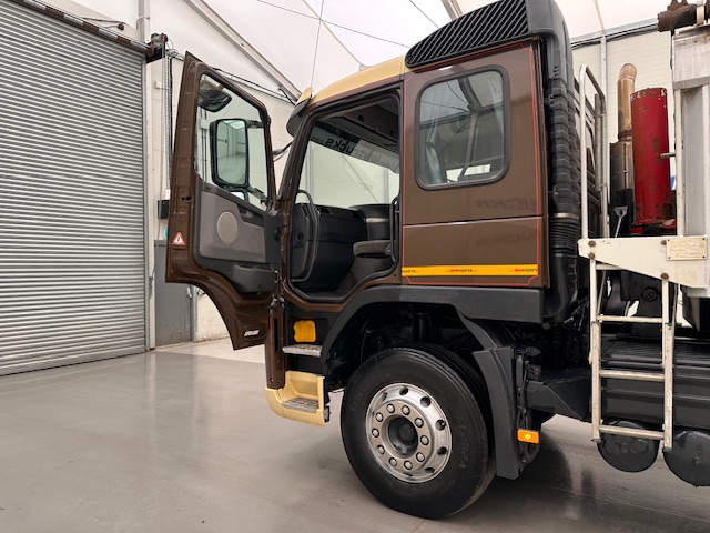 Volvo FM9 300 6×4 Sleeper Cab Tipper Manual