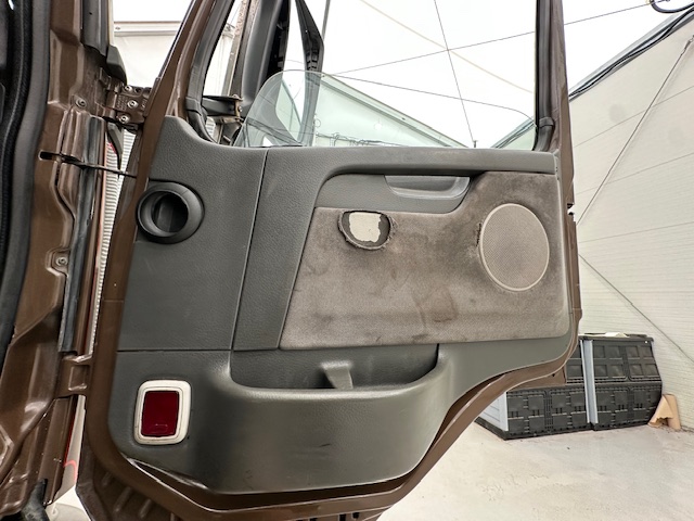 Volvo FM9 300 6×4 Sleeper Cab Tipper Manual
