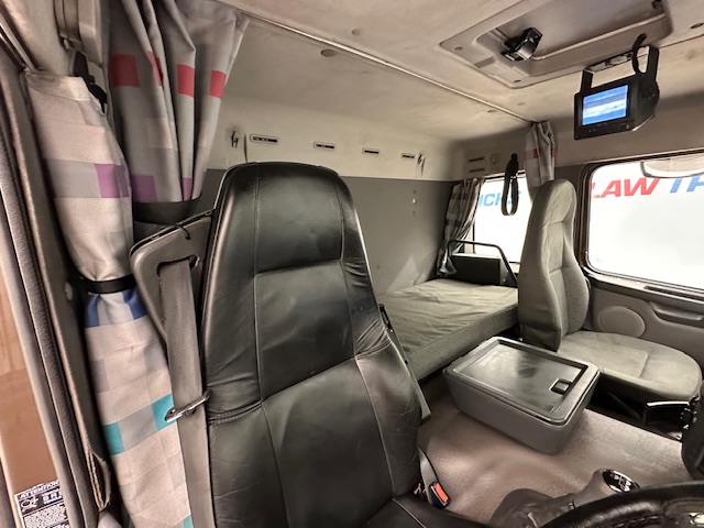 Volvo FM9 300 6×4 Sleeper Cab Tipper Manual