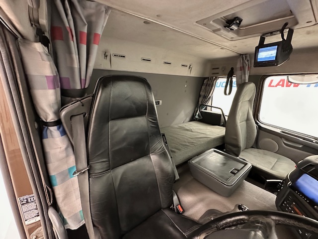Volvo FM9 300 6×4 Sleeper Cab Tipper Manual