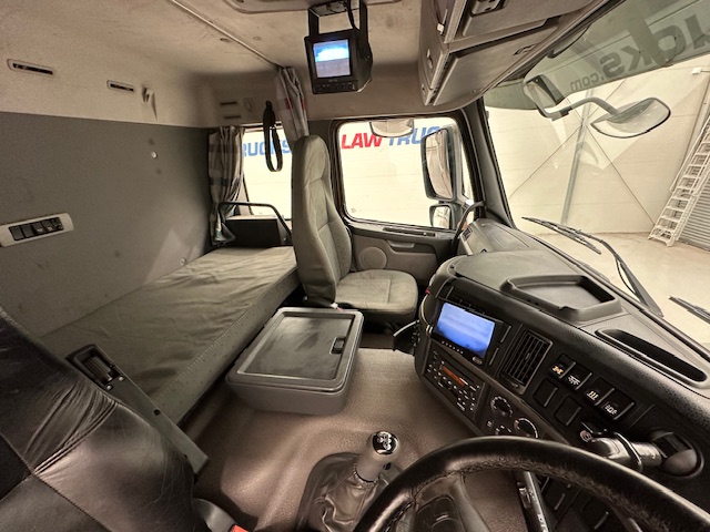 Volvo FM9 300 6×4 Sleeper Cab Tipper Manual