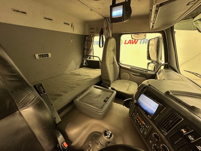 Volvo FM9 300 6×4 Sleeper Cab Tipper Manual