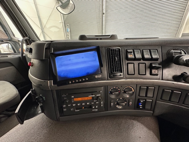 Volvo FM9 300 6×4 Sleeper Cab Tipper Manual