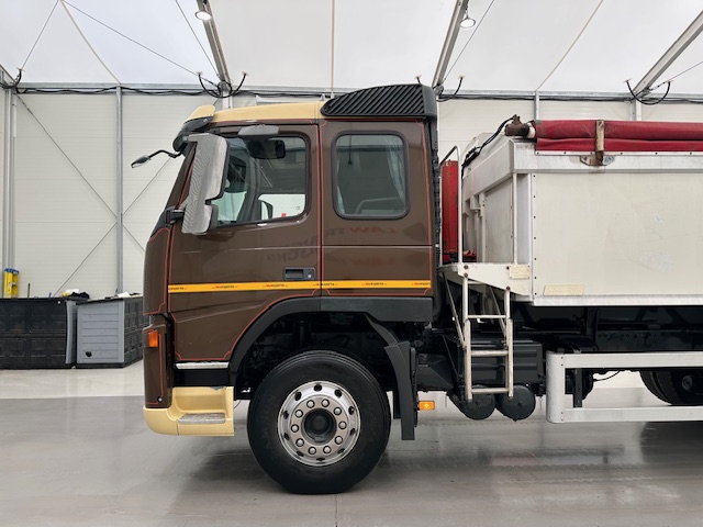 Volvo FM9 300 6×4 Sleeper Cab Tipper Manual