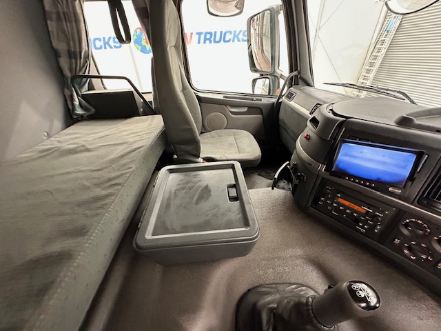 Volvo FM9 300 6×4 Sleeper Cab Tipper Manual