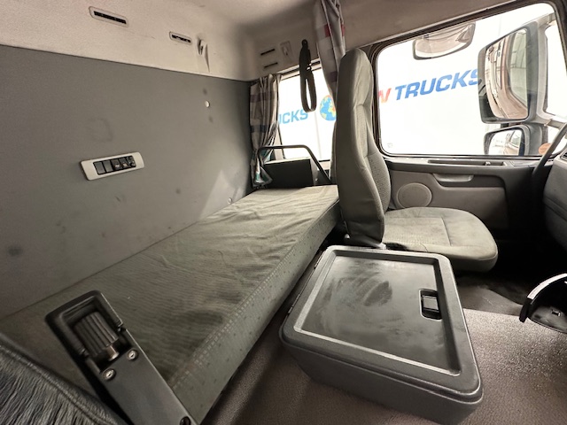 Volvo FM9 300 6×4 Sleeper Cab Tipper Manual