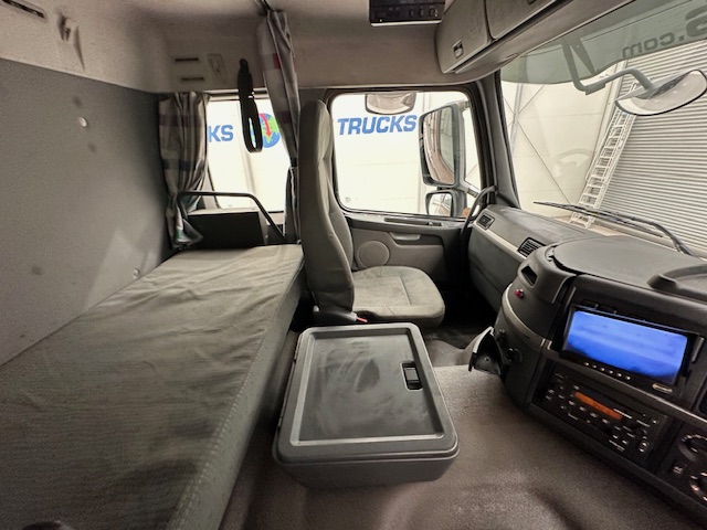 Volvo FM9 300 6×4 Sleeper Cab Tipper Manual