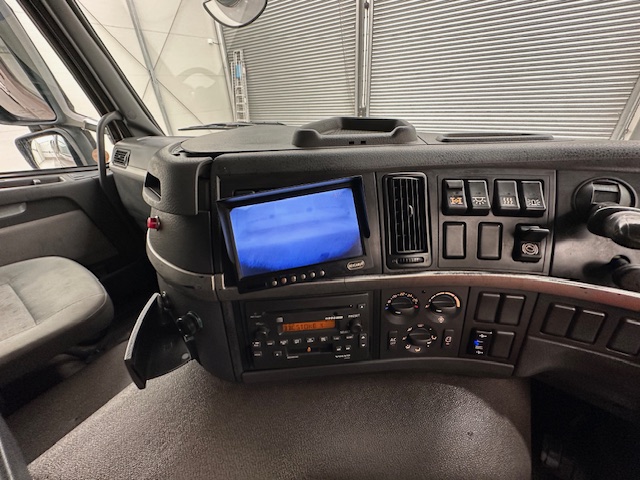 Volvo FM9 300 6×4 Sleeper Cab Tipper Manual