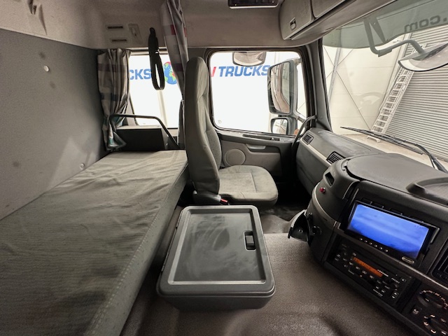 Volvo FM9 300 6×4 Sleeper Cab Tipper Manual