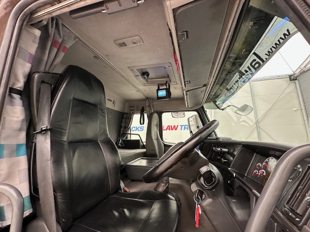 Volvo FM9 300 6×4 Sleeper Cab Tipper Manual