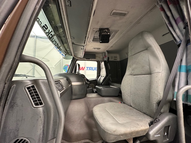 Volvo FM9 300 6×4 Sleeper Cab Tipper Manual