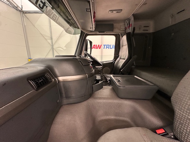 Volvo FM9 300 6×4 Sleeper Cab Tipper Manual