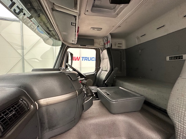 Volvo FM9 300 6×4 Sleeper Cab Tipper Manual
