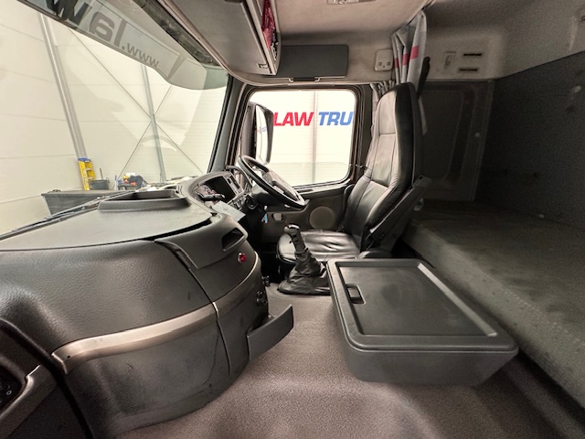Volvo FM9 300 6×4 Sleeper Cab Tipper Manual