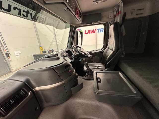 Volvo FM9 300 6×4 Sleeper Cab Tipper Manual