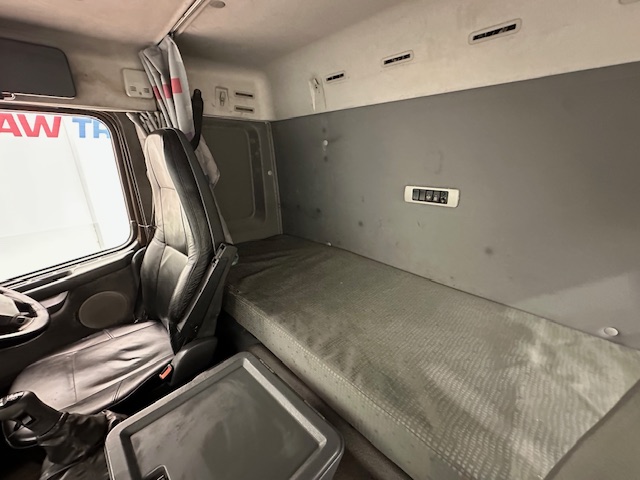 Volvo FM9 300 6×4 Sleeper Cab Tipper Manual