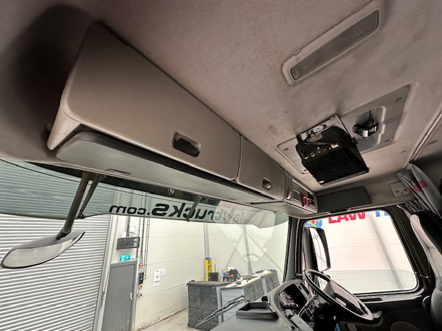 Volvo FM9 300 6×4 Sleeper Cab Tipper Manual