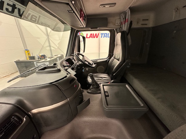 Volvo FM9 300 6×4 Sleeper Cab Tipper Manual