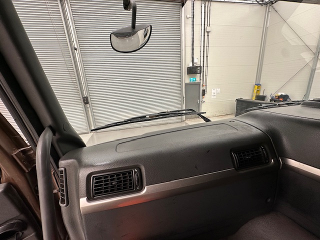 Volvo FM9 300 6×4 Sleeper Cab Tipper Manual