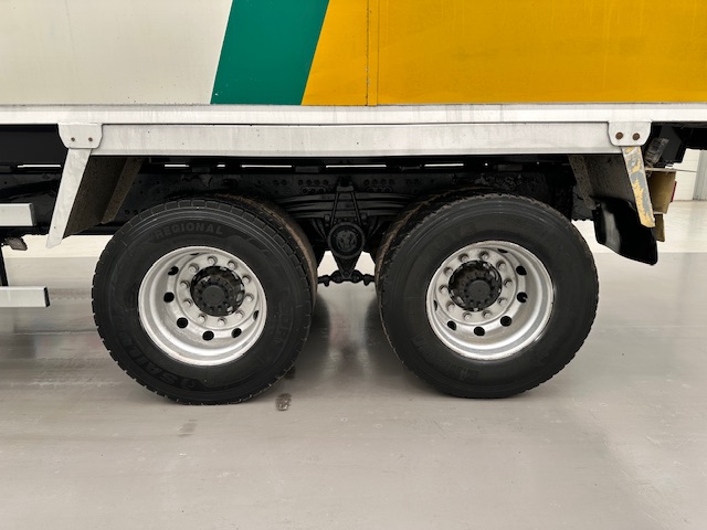 Volvo FM9 300 6×4 Sleeper Cab Tipper Manual